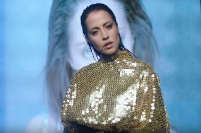 Derya Uluğ yeni şarkısı Canavara çektiği klip ile Instagramı salladı