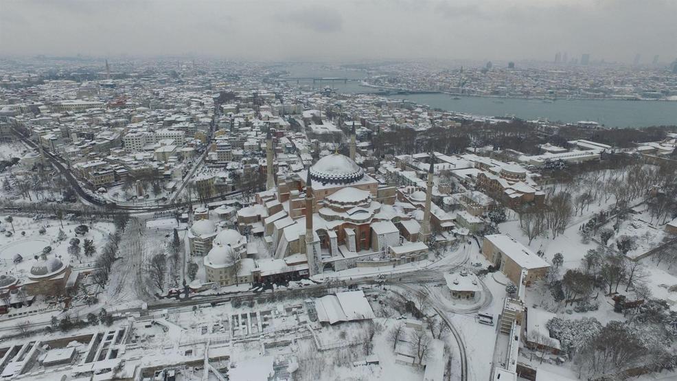 İşte hava fotoğraflarıyla karlar altındaki İstanbul