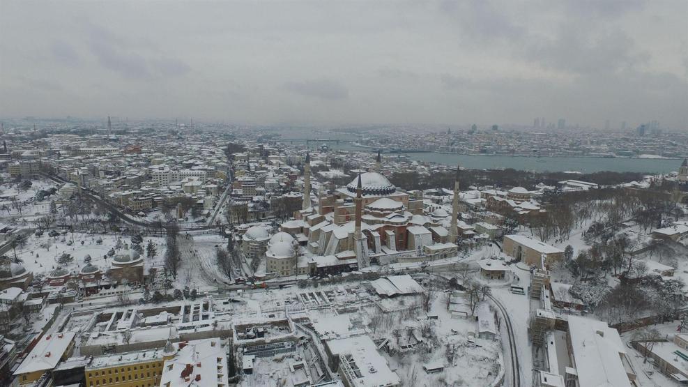 İşte hava fotoğraflarıyla karlar altındaki İstanbul