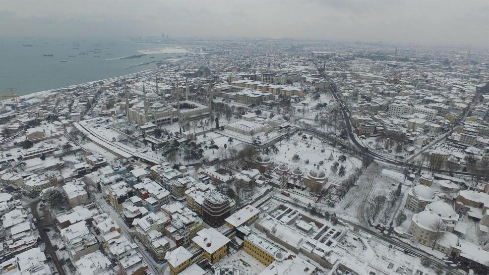 İşte hava fotoğraflarıyla karlar altındaki İstanbul