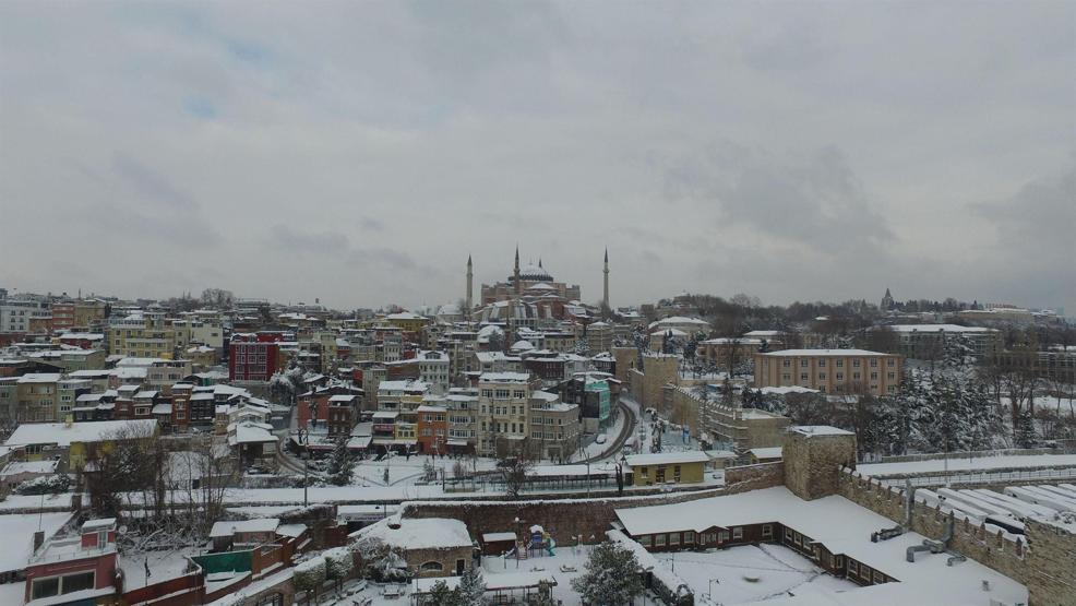 İşte hava fotoğraflarıyla karlar altındaki İstanbul