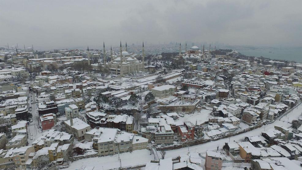 İşte hava fotoğraflarıyla karlar altındaki İstanbul