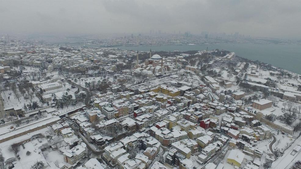 İşte hava fotoğraflarıyla karlar altındaki İstanbul