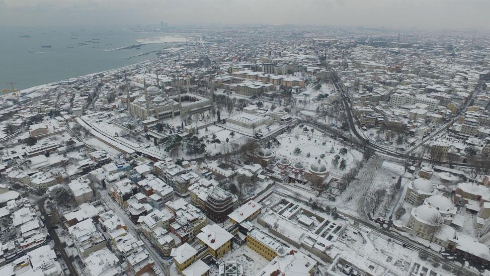 İşte hava fotoğraflarıyla karlar altındaki İstanbul