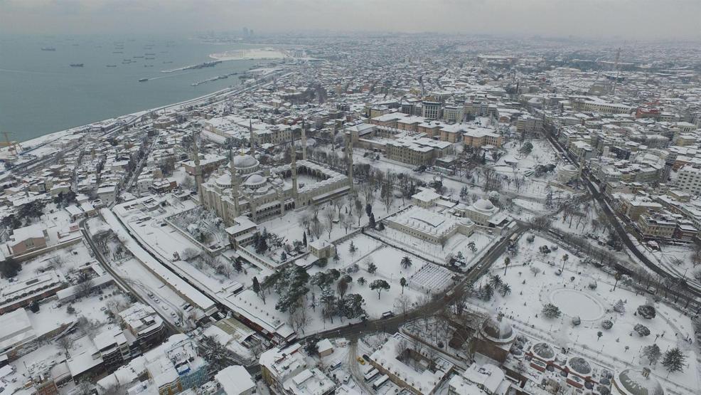 İşte hava fotoğraflarıyla karlar altındaki İstanbul