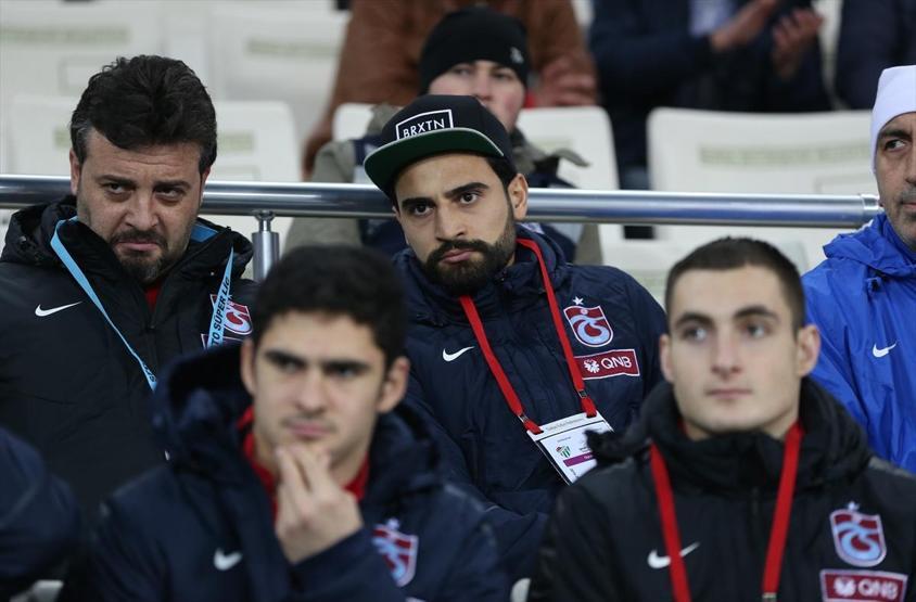 Olcay Şahan sahada Mehmet Ekici tribünlerde