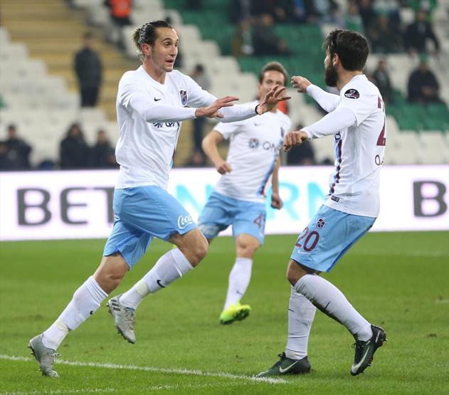 Olcay Şahan sahada Mehmet Ekici tribünlerde
