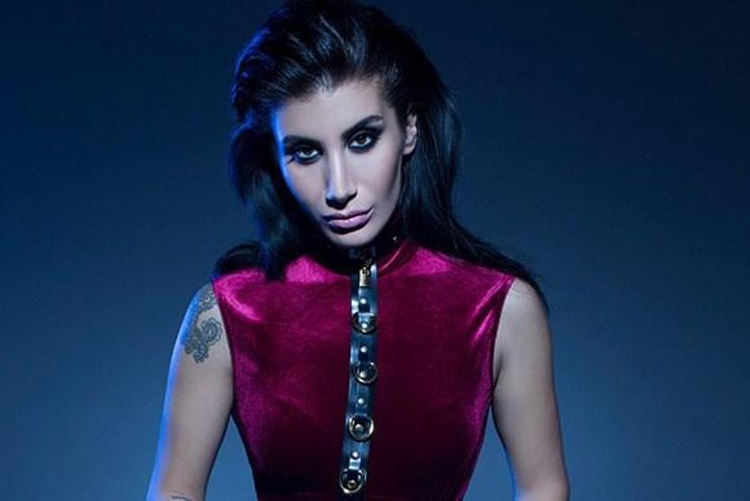 İrem Derici silikon taktırdı