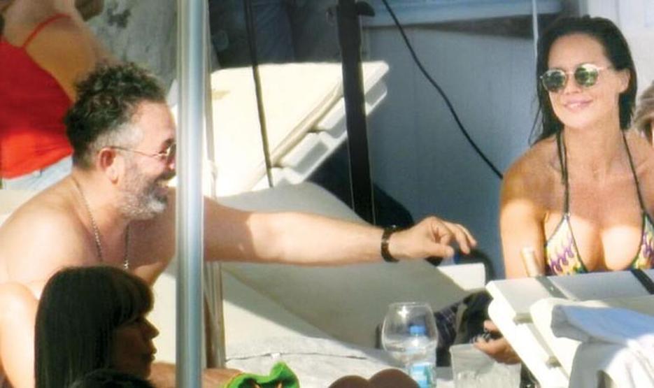 Ebru Şallı, Cem Yılmaza gönderdiği mesajları arkadaşına yazdırmış
