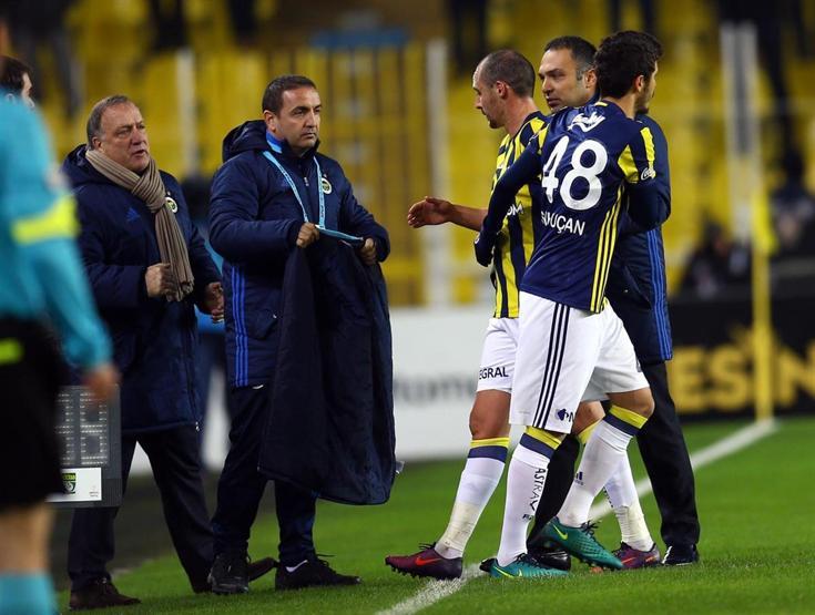 Aatif Chahechouhe oyundan çıkınca sinirlendi