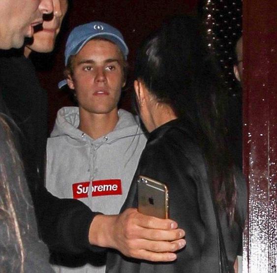 Justin Bieber ve Kourtney Kardashian gecelerde