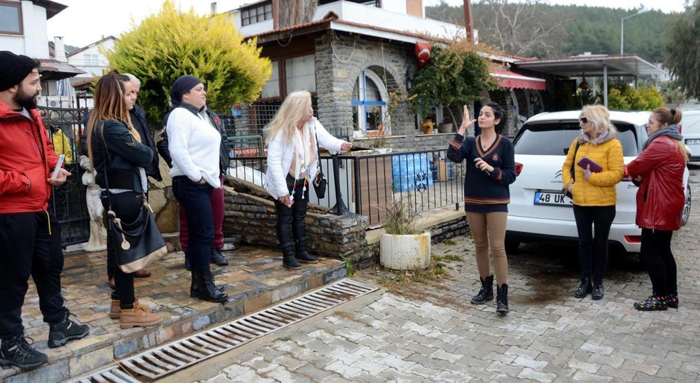 Golden çetesi karakolluk etti