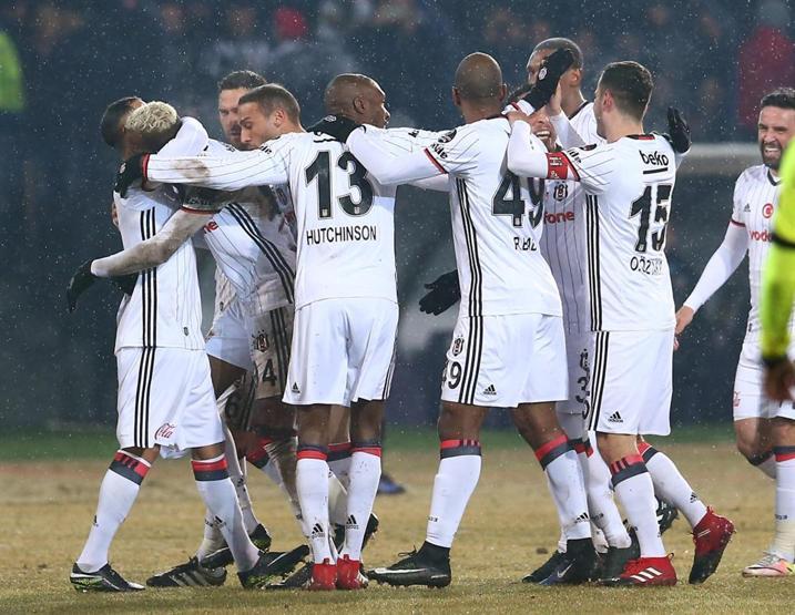 Osmanlıspor - Beşiktaş maçından dikkat çeken kareler
