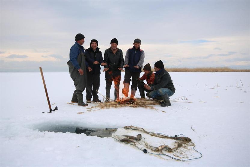 Beyşehirli balıkçılar Eskimo usullerine başvuruyor