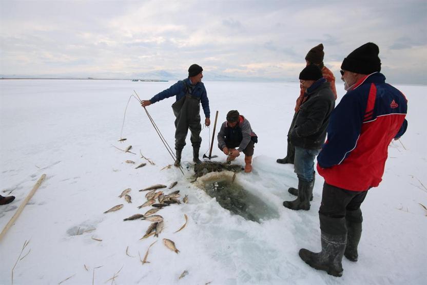 Beyşehirli balıkçılar Eskimo usullerine başvuruyor