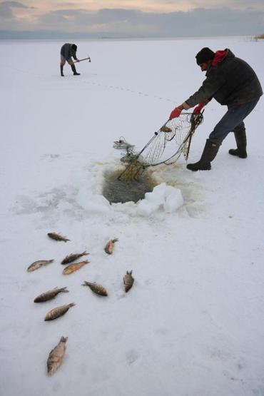Beyşehirli balıkçılar Eskimo usullerine başvuruyor