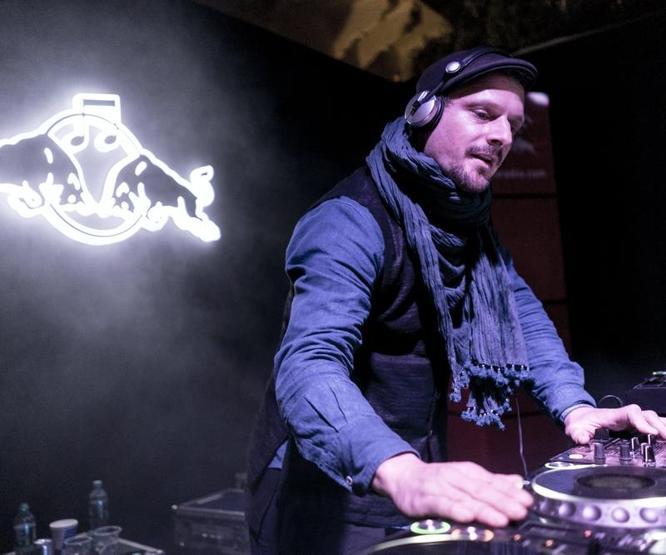 Tekno müzik tüp bebekleri büyütüyor
