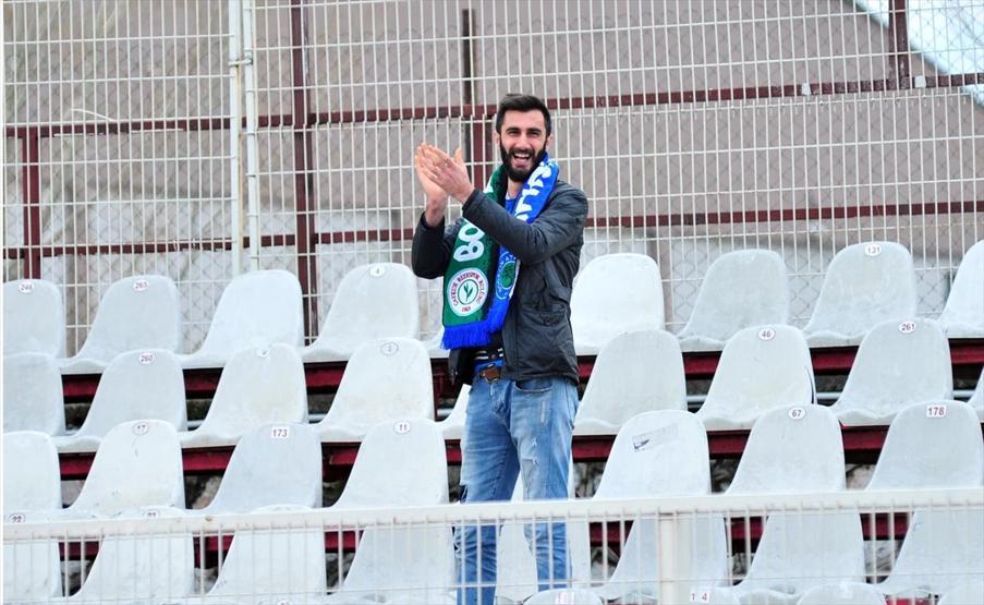 Tribünde tek kalan Rizesporlu taraftar
