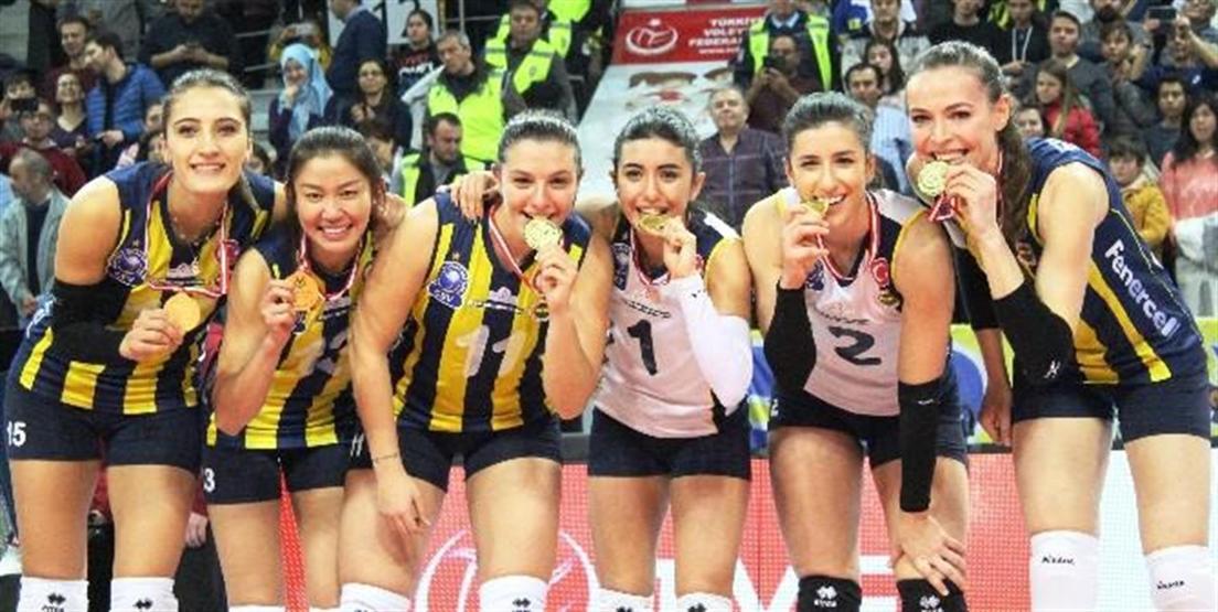 Kadınlar Kupa Voleyde Fenerbahçe şampiyon oldu