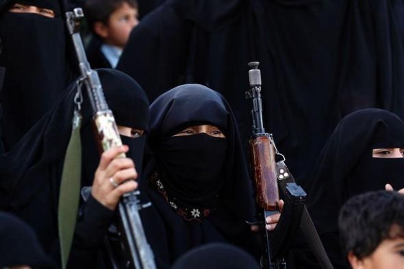 Yemenin kadın savaşçıları çocuklarıyla ortaya çıktı