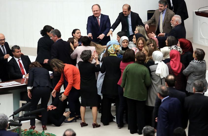 AK Partili Enç, TBMMdeki olayı anlattı