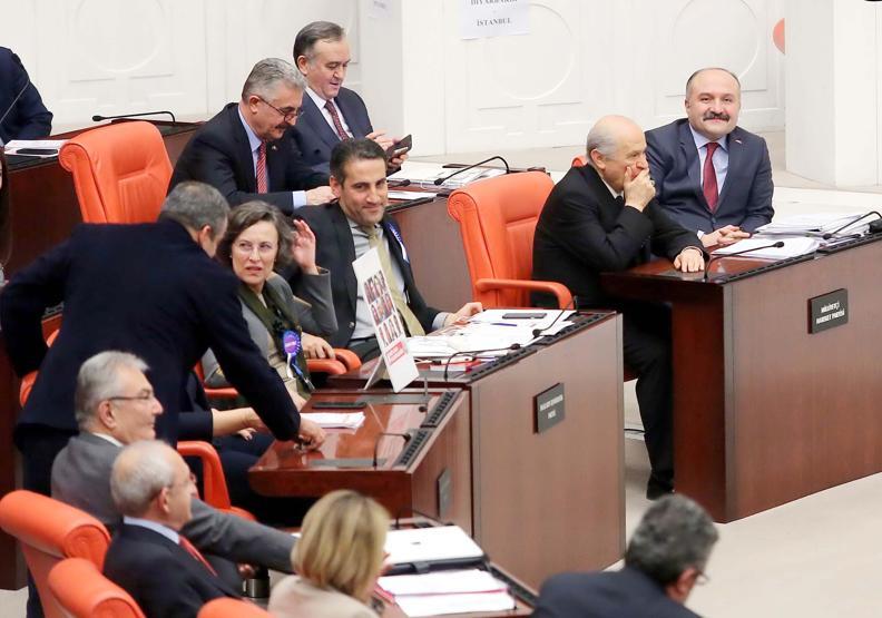 Sırrı Süreyya Önder Devlet Bahçeliyi güldürdü