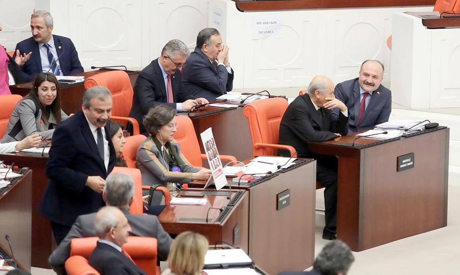 Sırrı Süreyya Önder Devlet Bahçeliyi güldürdü