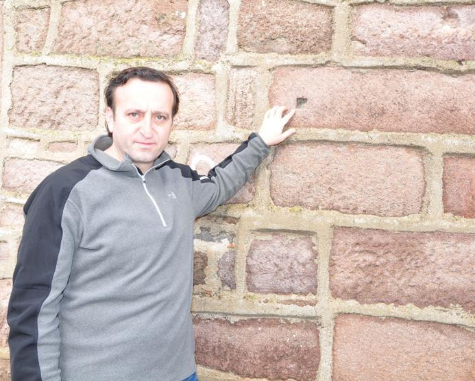 Camiyi Athena Tapınağının taşlarıyla yapmışlar