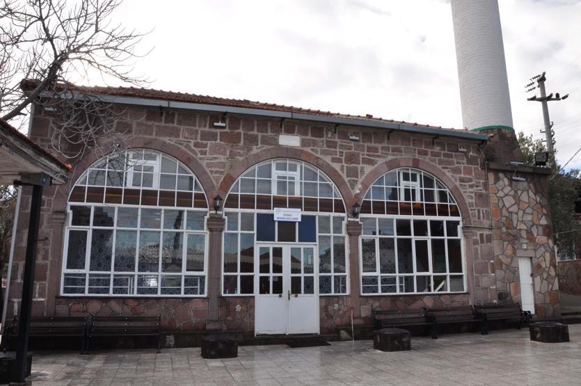 Camiyi Athena Tapınağının taşlarıyla yapmışlar