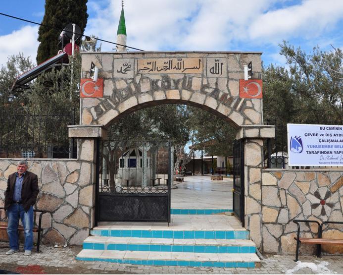 Camiyi Athena Tapınağının taşlarıyla yapmışlar