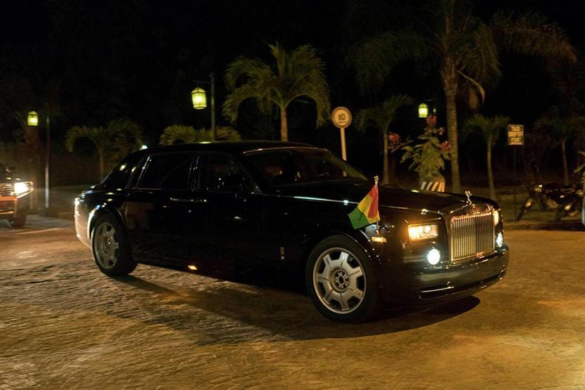 Gambiyada OHAL ilan edip koltuğu bırakmayan başkan istifayı kabul etti