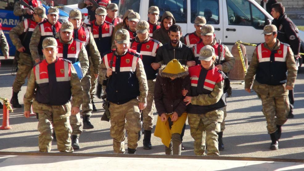 3 canlı bomba sınırda yakalandı