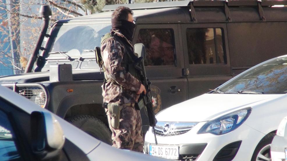 3 canlı bomba sınırda yakalandı
