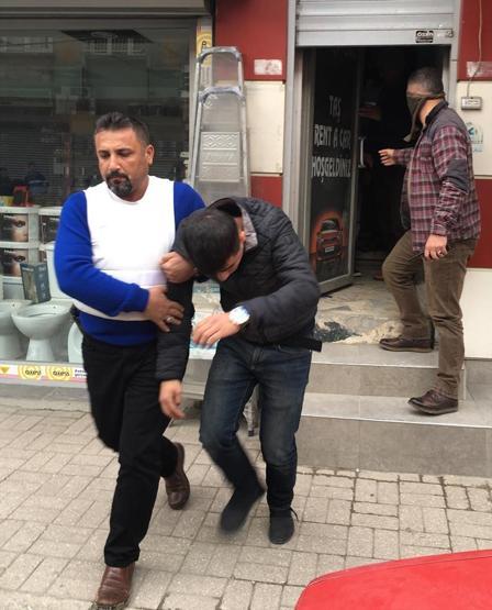 Adanada saldırı hazırlığı yapan şüpheliler çatıda yakalandı