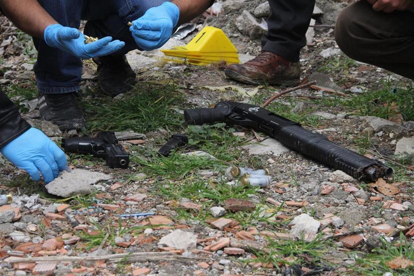 Adanada saldırı hazırlığı yapan şüpheliler çatıda yakalandı