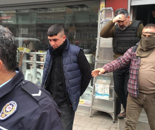 Adanada saldırı hazırlığı yapan şüpheliler çatıda yakalandı