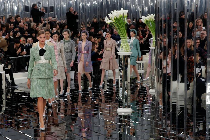 Chanel İlkbahar/Yaz Couture 2017 defilesi Pariste gerçekleşti.