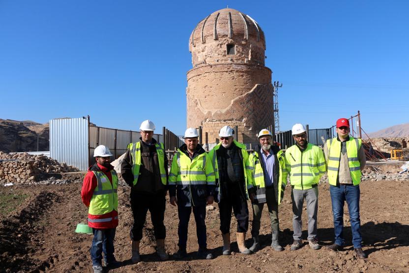 Tarihi türbe 2 kilometre taşınacak