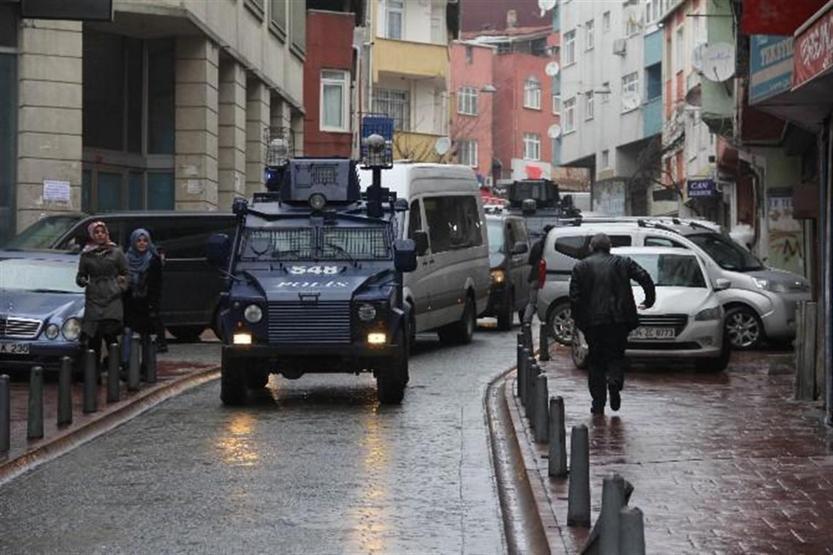 Uzun namlulu silahlarla sokak başlarında böyle beklediler