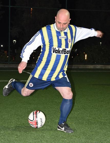 Eski Fenerbahçeli futbolcu AK Partiden siyasete atıldı