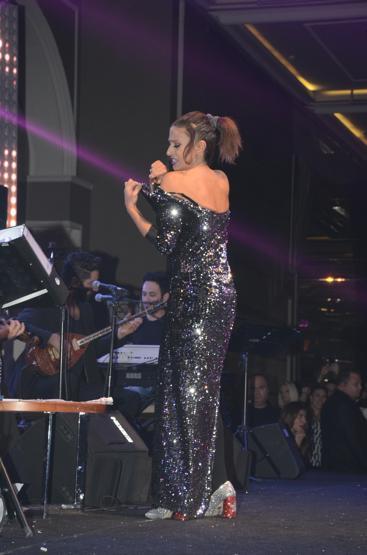 Tilbe sahnede terzilik yaptı