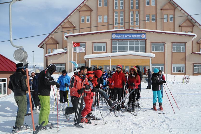 Komünist başkanın kayak keyfi