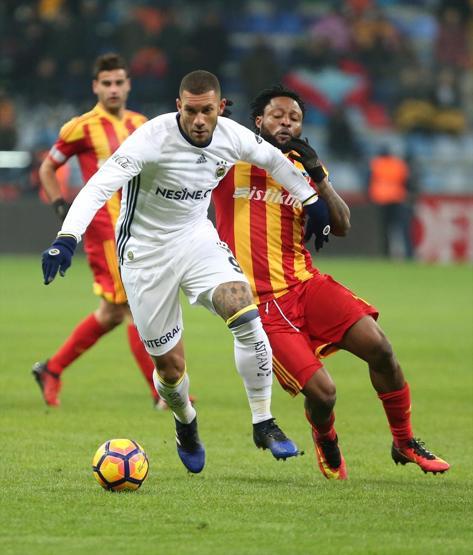 Lukas Podolskiden Fenerbahçeye gönderme