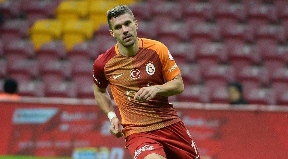 Lukas Podolskiden Fenerbahçeye gönderme