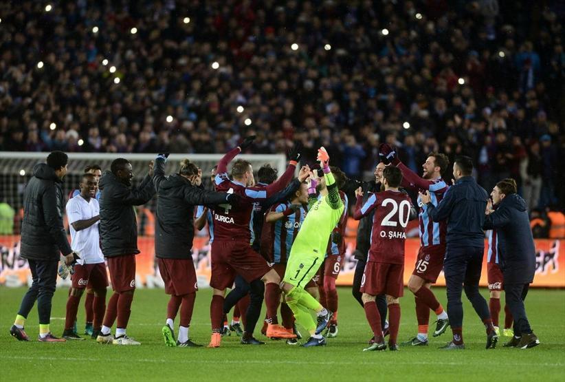Trabzonspor galibiyeti kolbastı ile kutladı