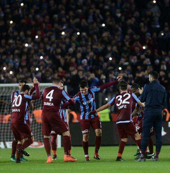 Trabzonspor galibiyeti kolbastı ile kutladı