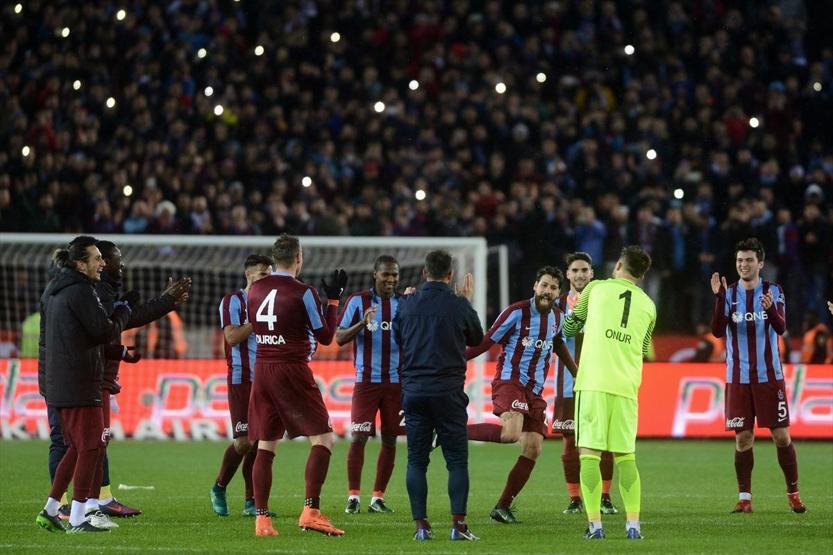 Trabzonspor galibiyeti kolbastı ile kutladı