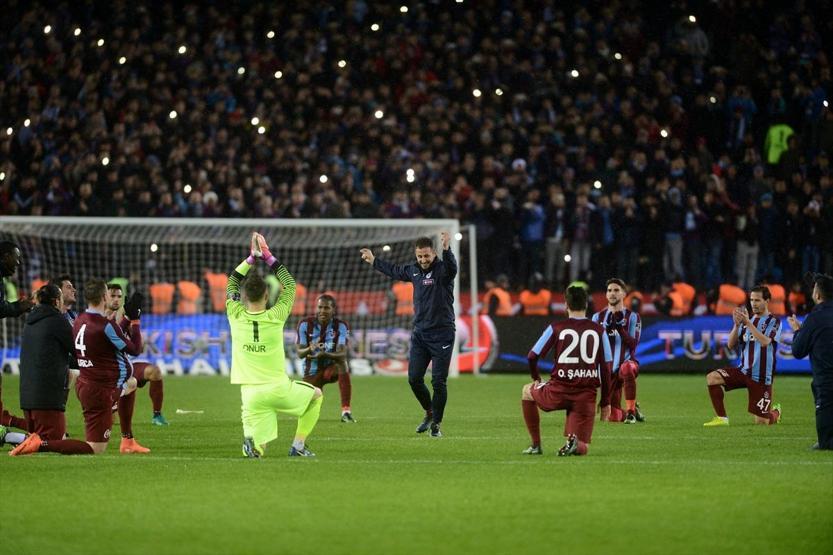 Trabzonspor galibiyeti kolbastı ile kutladı
