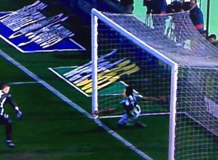 Pozisyona bu açıdan bakarsak gol değil