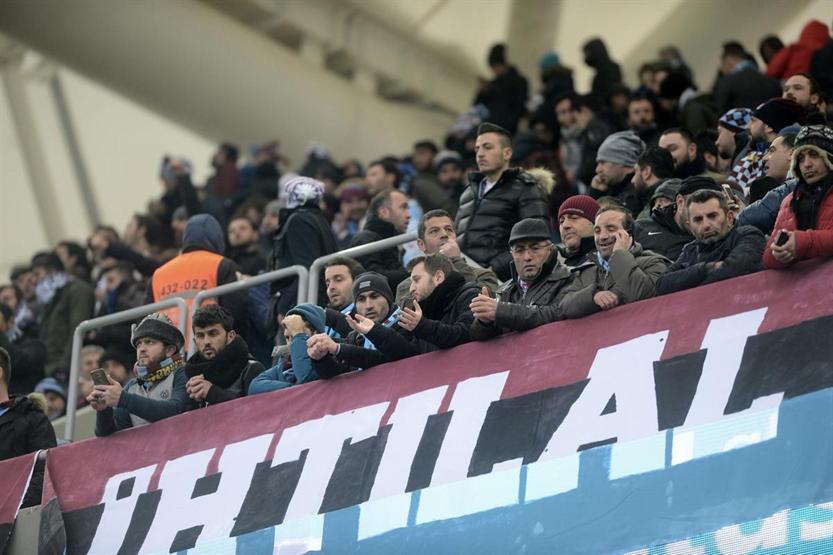 Trabzonsporun yeni stadı İzmir Marşıyla açıldı
